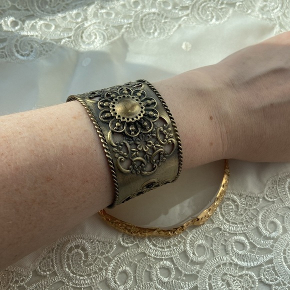 Women’s VINTAGE Y2K open metal cuff bracelet‎ - Picture 1 of 7